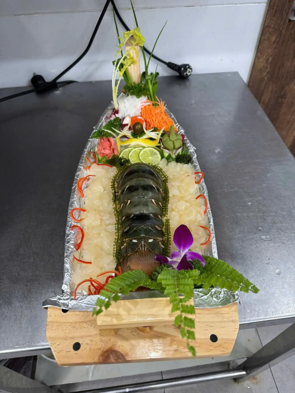Tôm Hùm Bông Sashimi