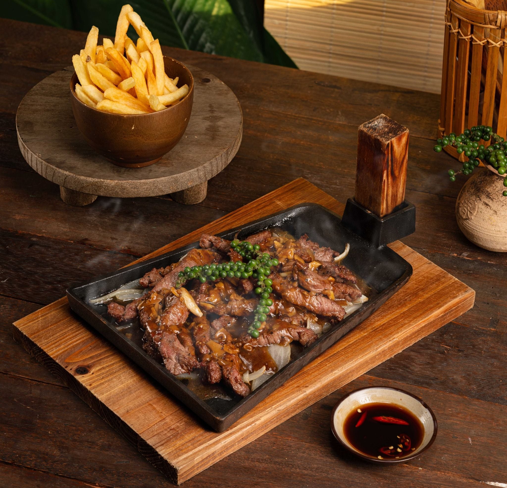 Bò Fuji Cháy Tỏi Tiêu Xanh