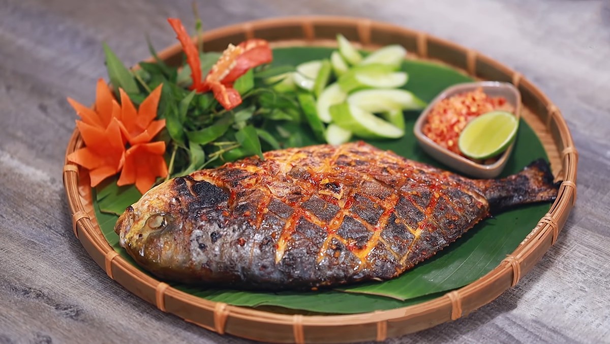 Cá Chim Trắng Nướng Muối Ớt