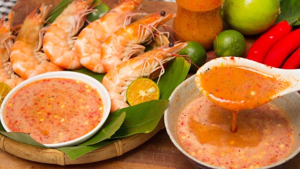 Bật mí cách làm muối ớt đỏ chấm hải sản cực cuốn
