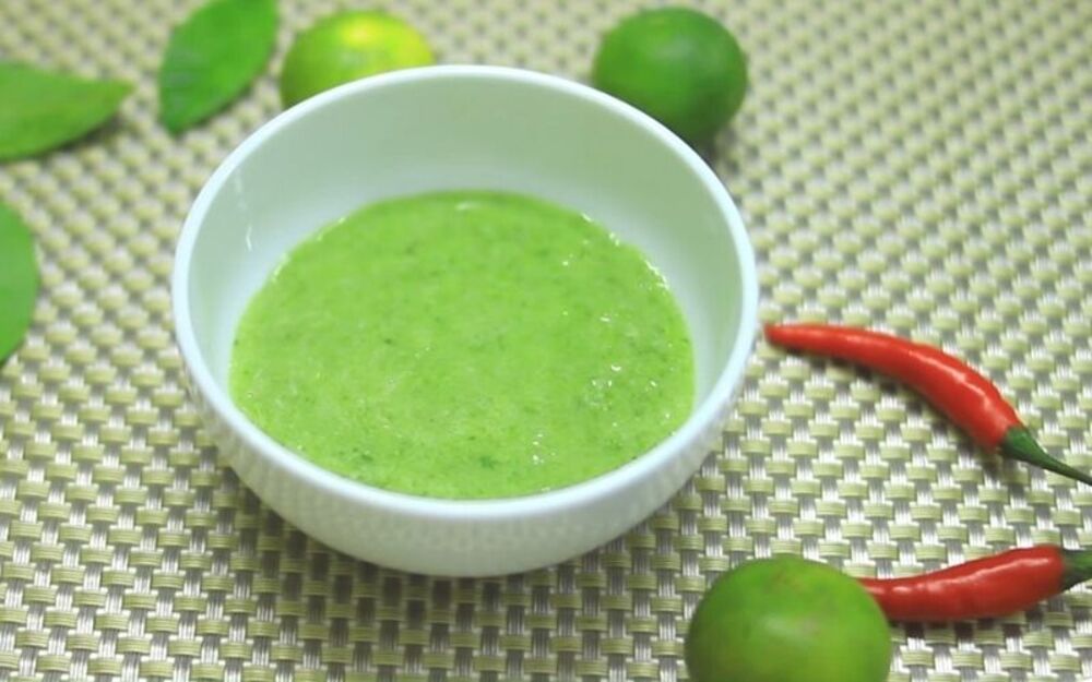 Muối ớt xanh có hương vị cay nồng, rất phù hợp để ăn cùng hải sản