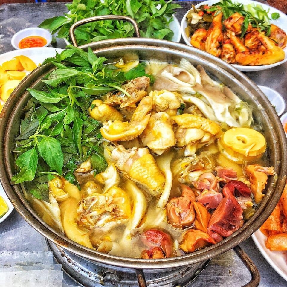 Cách nấu lẩu gà lá é thơm ngon chuẩn vị Đà Lạt