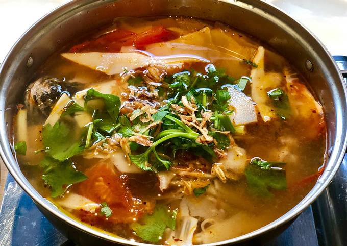 Cá Chim Trắng Nấu Măng Chua