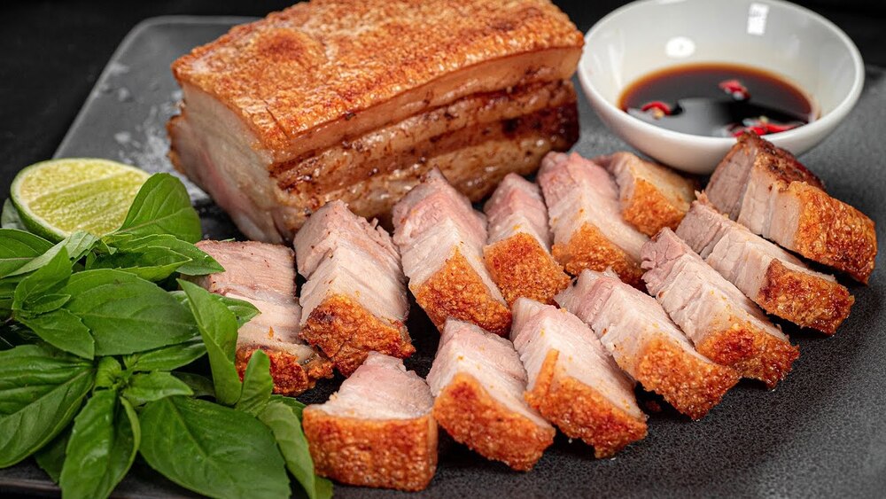 Heo quay giúp mâm cỗ ngon miền Bắc hấp dẫn hơn