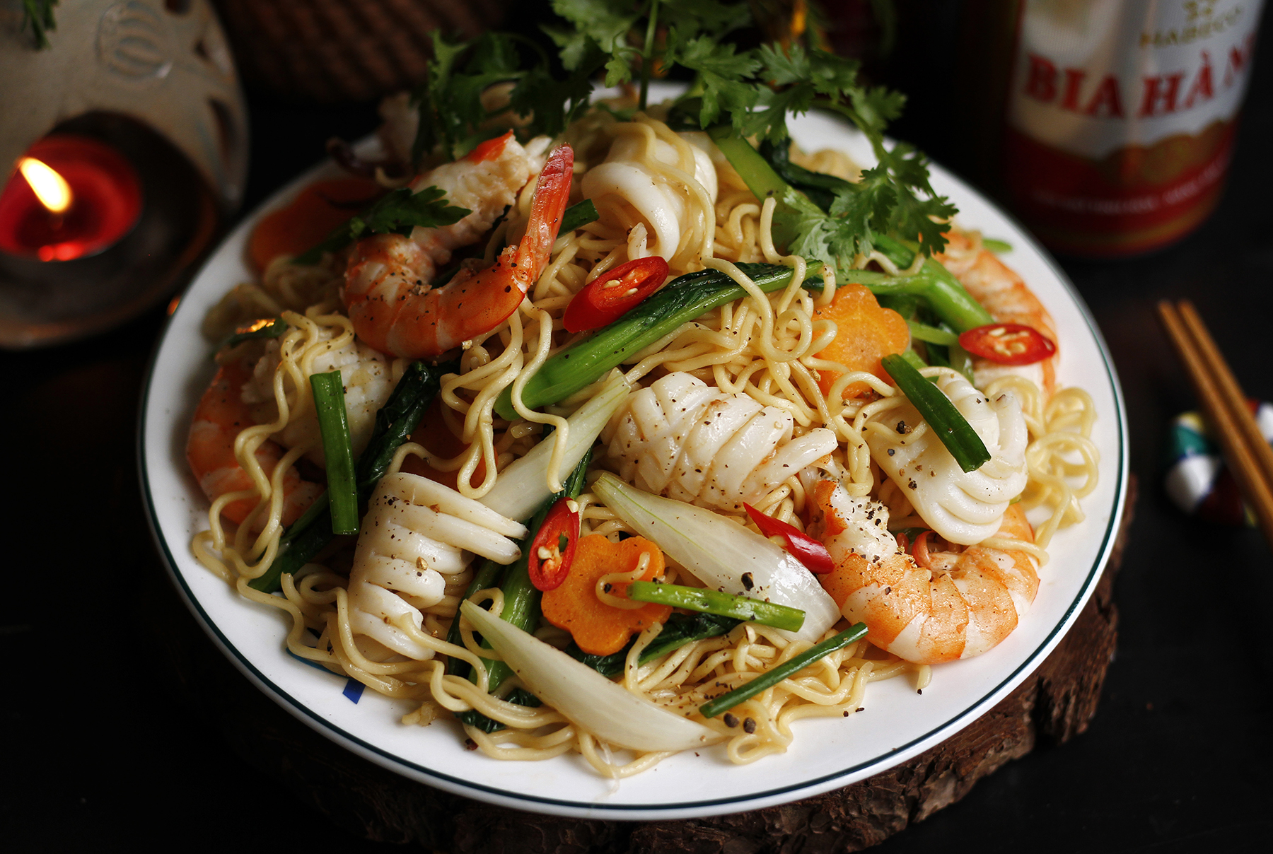 Mì Tươi Xào Hải Sản Lá Sen