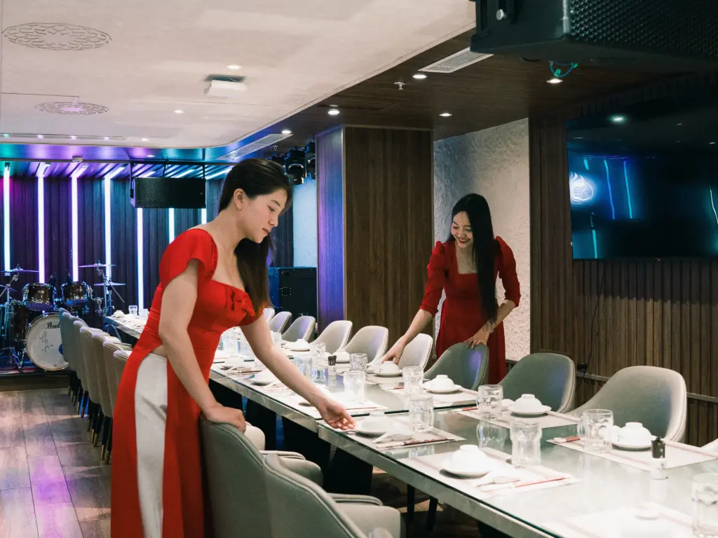 Đội ngũ nhân viên Nhà hàng Sơn Thủy