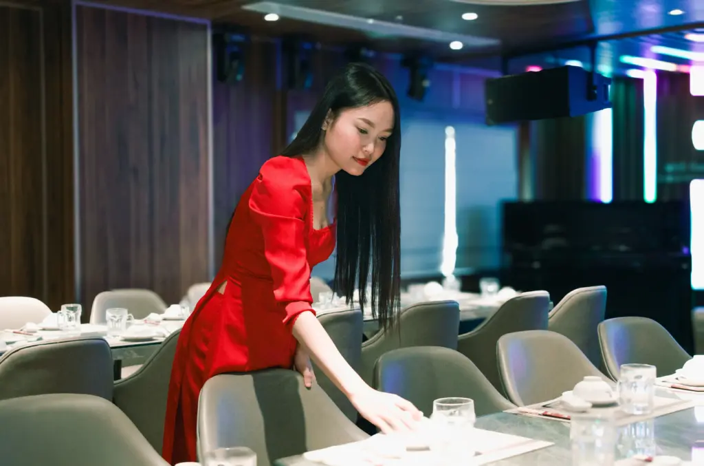 Đội ngũ nhân viên Nhà hàng Sơn Thủy